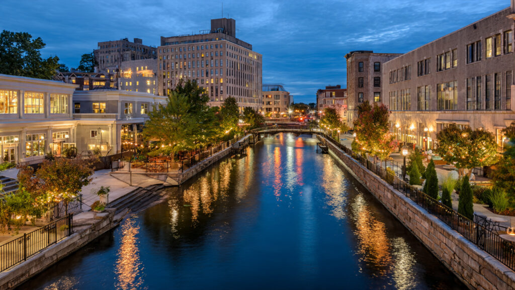 America Stamford: Find the Best Attractions, Dining & Local Secrets